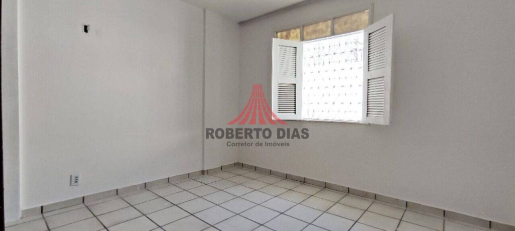 Apartamento térreo, Ed. Sabina, com 3 quartos  à venda, medindo 130 m² por R$ 280.000, Fortaleza-Ceará