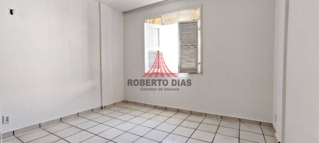 Apartamento térreo, Ed. Sabina, com 3 quartos  à venda, medindo 130 m² por R$ 280.000, Fortaleza-Ceará
