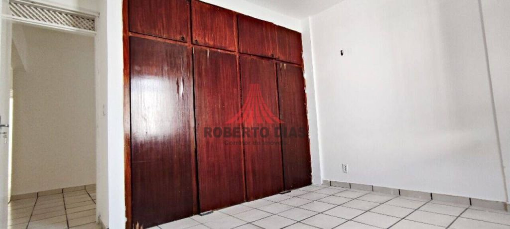 Apartamento térreo, Ed. Sabina, com 3 quartos  à venda, medindo 130 m² por R$ 280.000, Fortaleza-Ceará