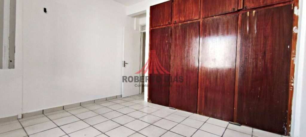 Apartamento térreo, Ed. Sabina, com 3 quartos  à venda, medindo 130 m² por R$ 280.000, Fortaleza-Ceará