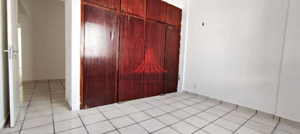 Apartamento térreo, Ed. Sabina, com 3 quartos  à venda, medindo 130 m² por R$ 280.000, Fortaleza-Ceará