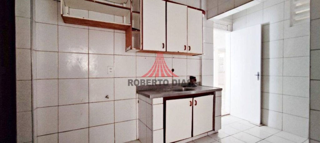 Apartamento térreo, Ed. Sabina, com 3 quartos  à venda, medindo 130 m² por R$ 280.000, Fortaleza-Ceará