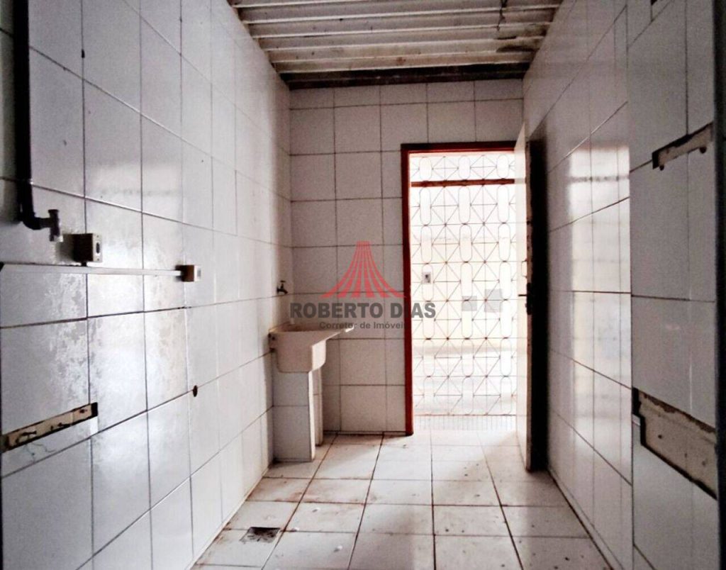 Apartamento térreo, Ed. Sabina, com 3 quartos  à venda, medindo 130 m² por R$ 280.000, Fortaleza-Ceará