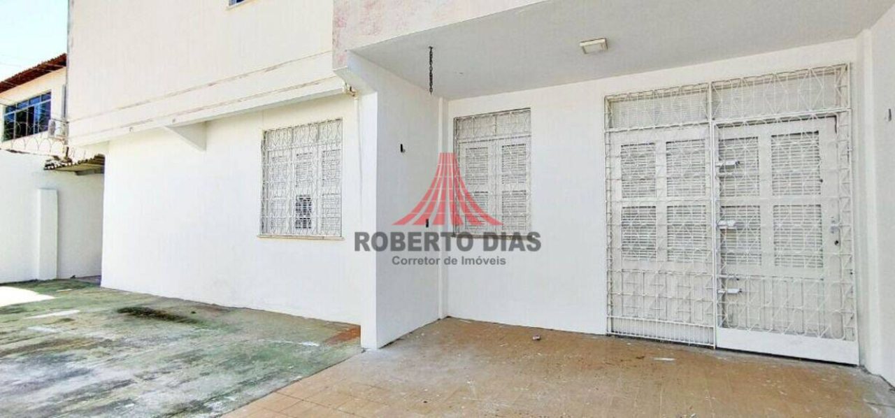 Apartamento térreo, Ed. Sabina, com 3 quartos  à venda, medindo 130 m² por R$ 280.000, Fortaleza-Ceará